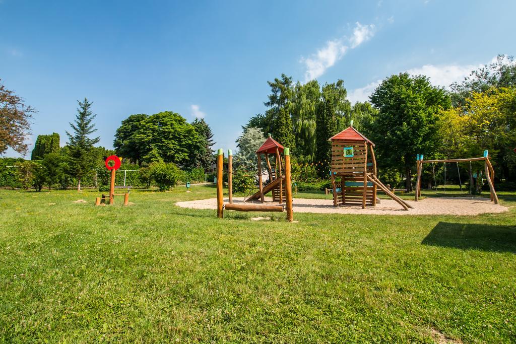 Penzion V Parku Cejkovice  Buitenkant foto
