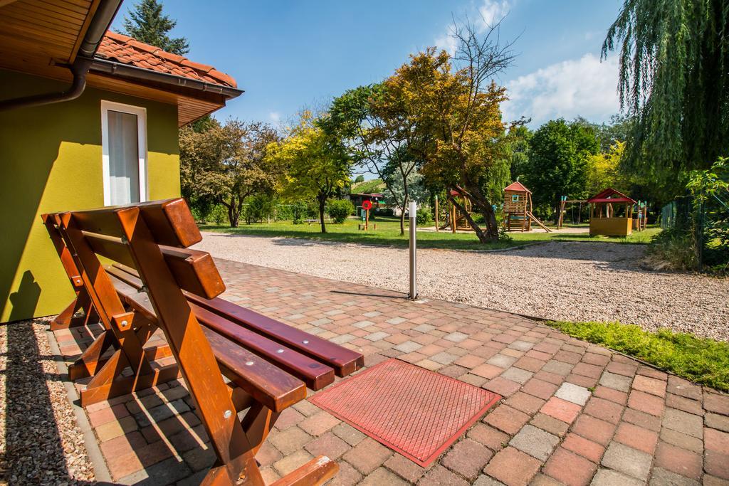 Penzion V Parku Cejkovice  Buitenkant foto