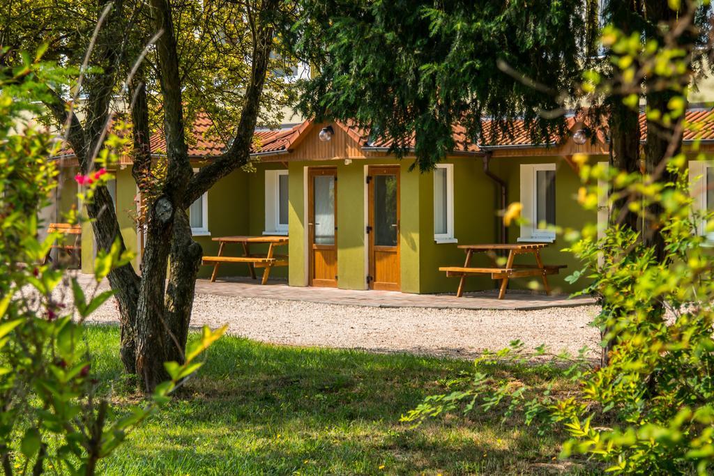Penzion V Parku Cejkovice  Buitenkant foto