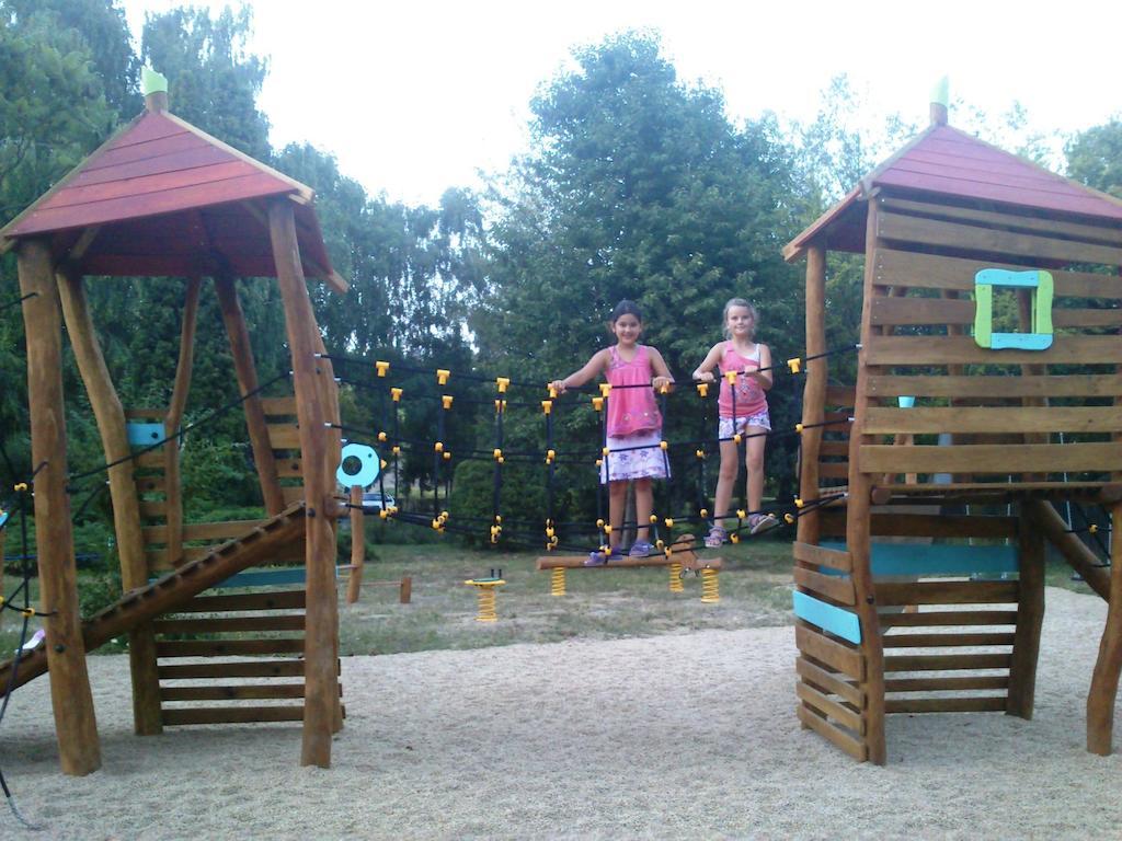 Penzion V Parku Cejkovice  Buitenkant foto